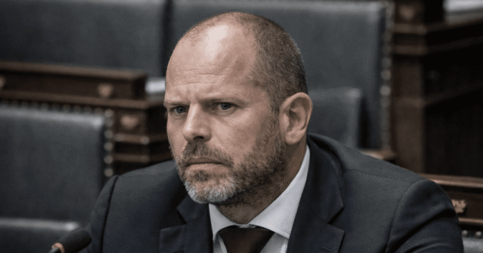 Loog Francken over drone-dreiging? 50 miljoen uitgegeven zonder transparantie