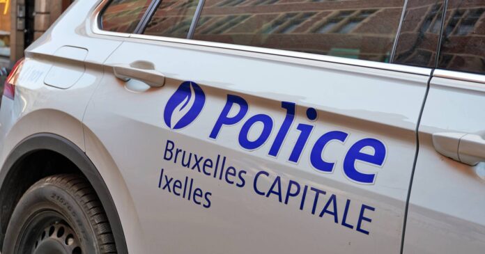 14 horecazaken dicht na witwasonderzoek: cash en steekwapens gevonden.