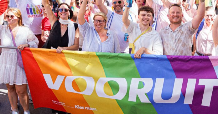 Van Opstal tackelt Gennez over Pride-communicatie: 